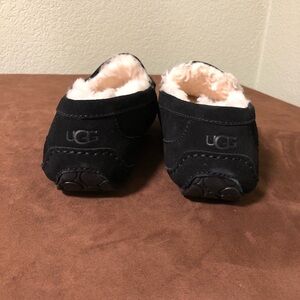 boy/girl Ugg slippers 8-12 years